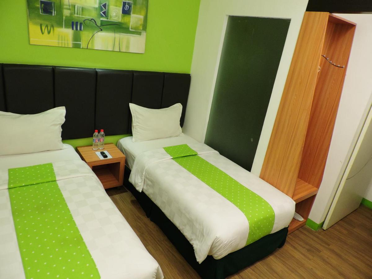 Arbor Biz Hotel Макасар Екстер'єр фото
