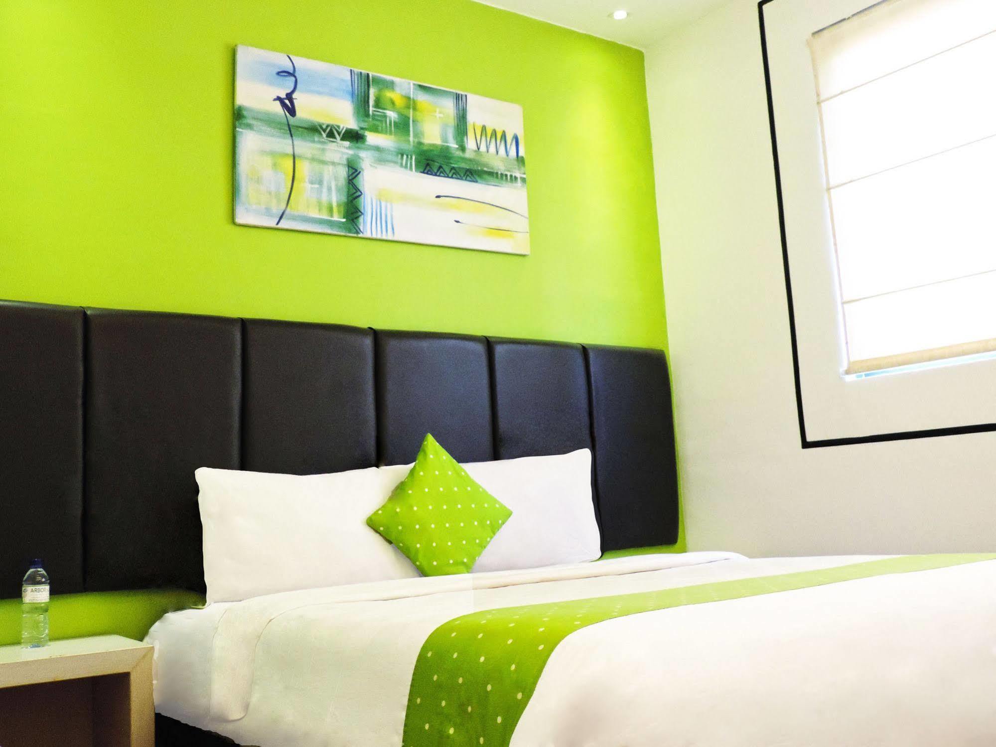 Arbor Biz Hotel Макасар Екстер'єр фото