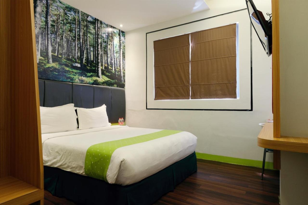 Arbor Biz Hotel Макасар Екстер'єр фото