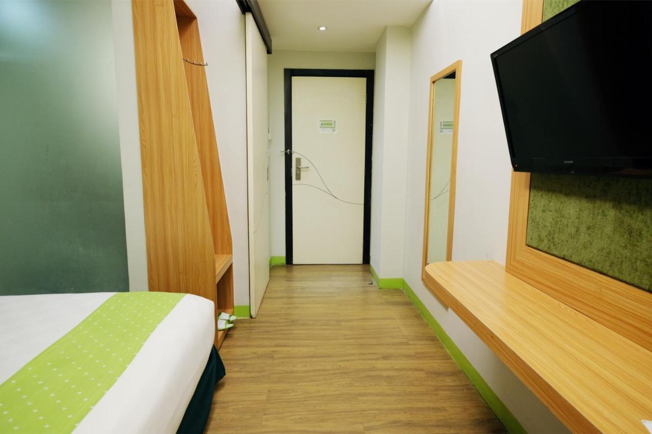 Arbor Biz Hotel Макасар Екстер'єр фото